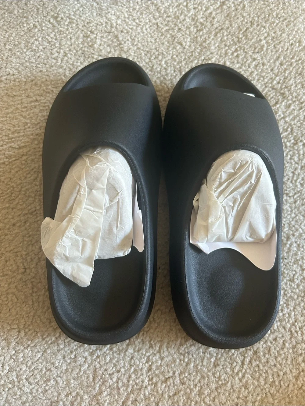 Black yzy slides size 7, new and unworn